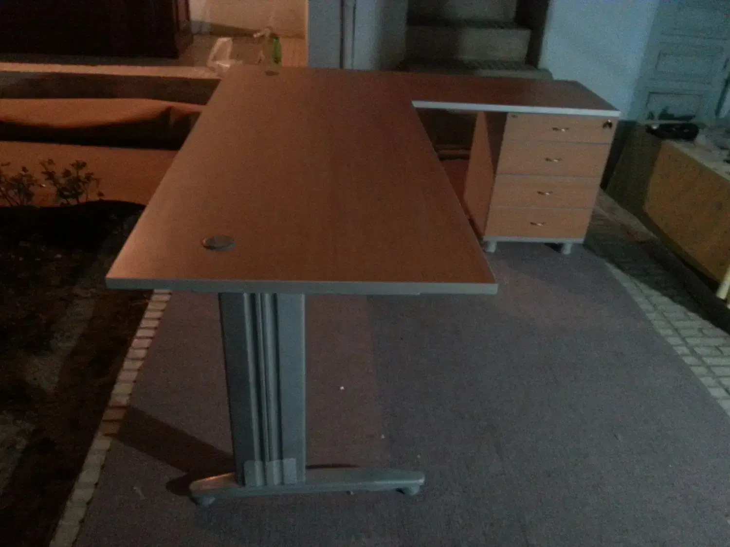 فروش میز و صندلی اداری|مبلمان اداری|فولادشهر, B5|دیوار