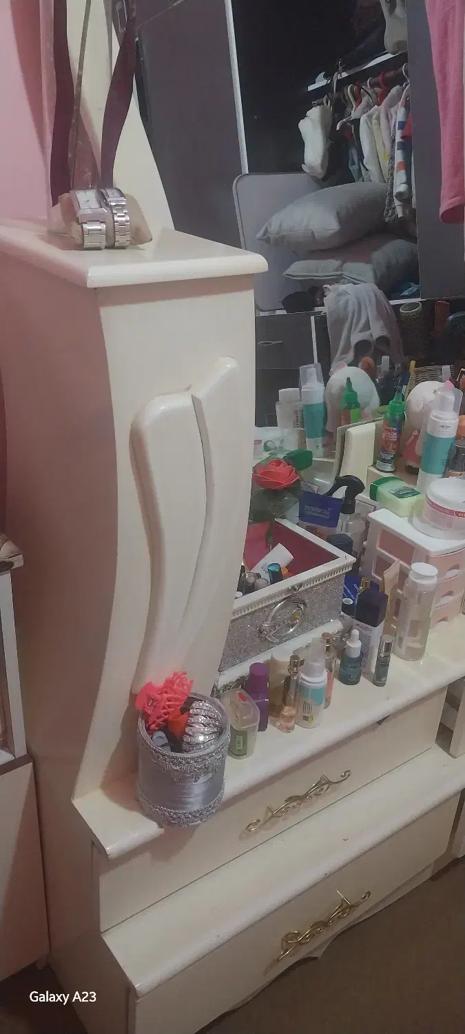 تخت ودراور|تخت و سرویس خواب|قائن, |دیوار