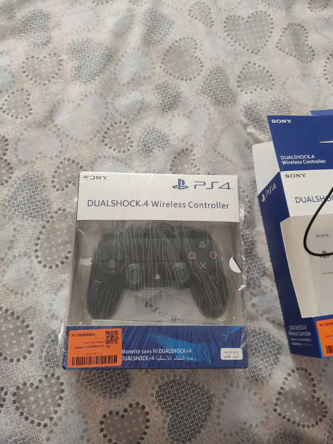 دو عدد دسته پلی استیشین 4 یکی کاملا نو یکی در حدنو|کنسول، بازی ویدئویی و آنلاین|جلفا, |دیوار