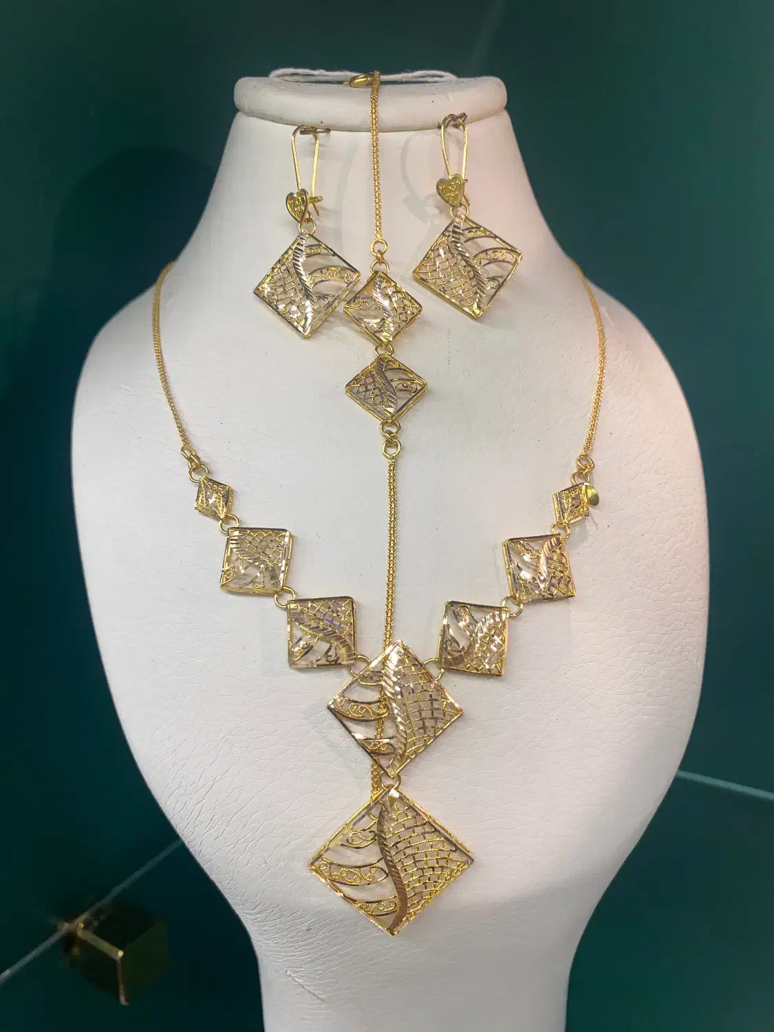 نیم ست و ست طلا با اجرت پایین|جواهرات|یزد, |دیوار