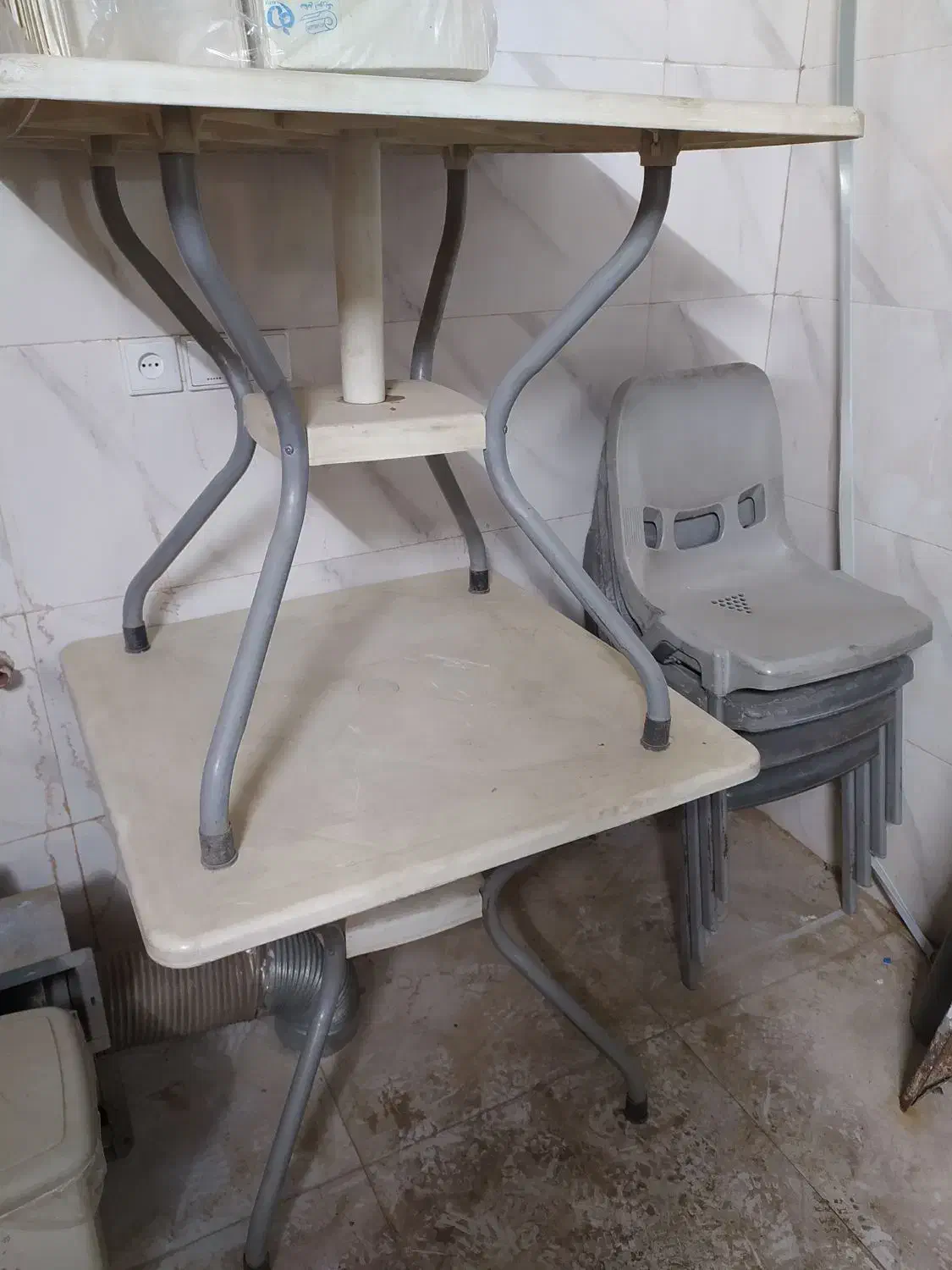 میزو صندلی پلاستیکی|میز و صندلی غذاخوری|کاشان, ولیعصر|دیوار