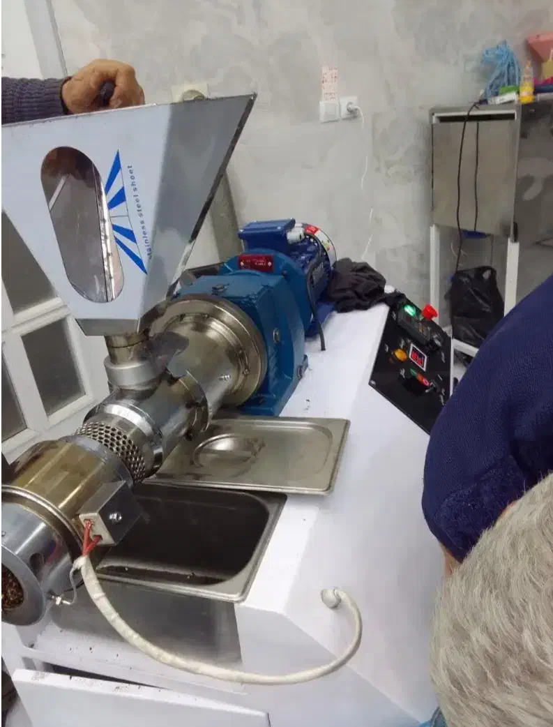 دستگاه  روغنگیری سیاه دانه  کلزا کنجد|فروشگاه و مغازه|شیراز, فرهنگیان|دیوار