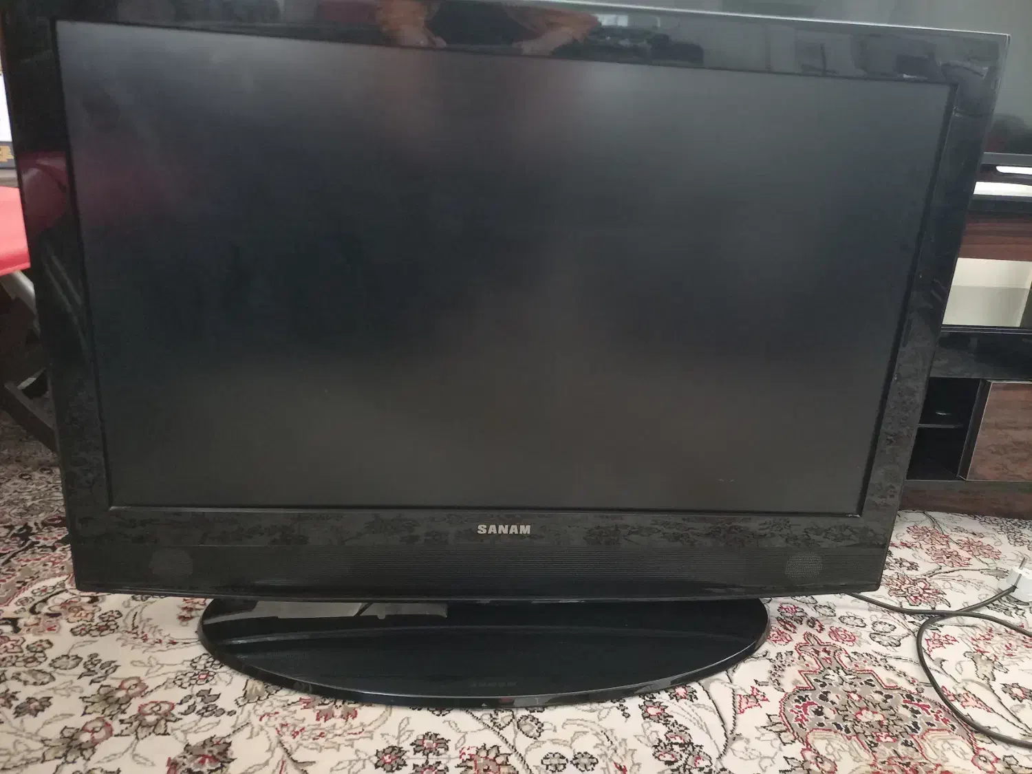 تلویزیون ۳۷ اینچ کاملا سالم مارک صنام|تلویزیون و پروژکتور|بابل, |دیوار