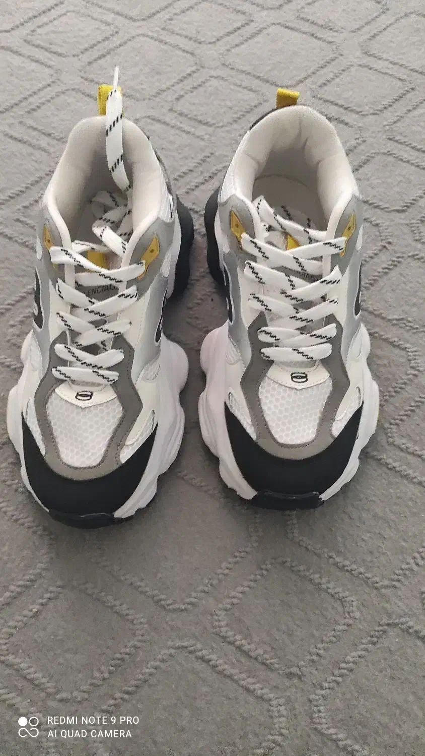 کتونی|کیف، کفش، کمربند|خورموج, |دیوار