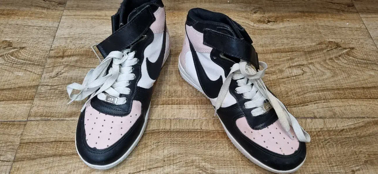 کفش جوردن|کیف، کفش، کمربند|شیراز, شیمی گیاه|دیوار