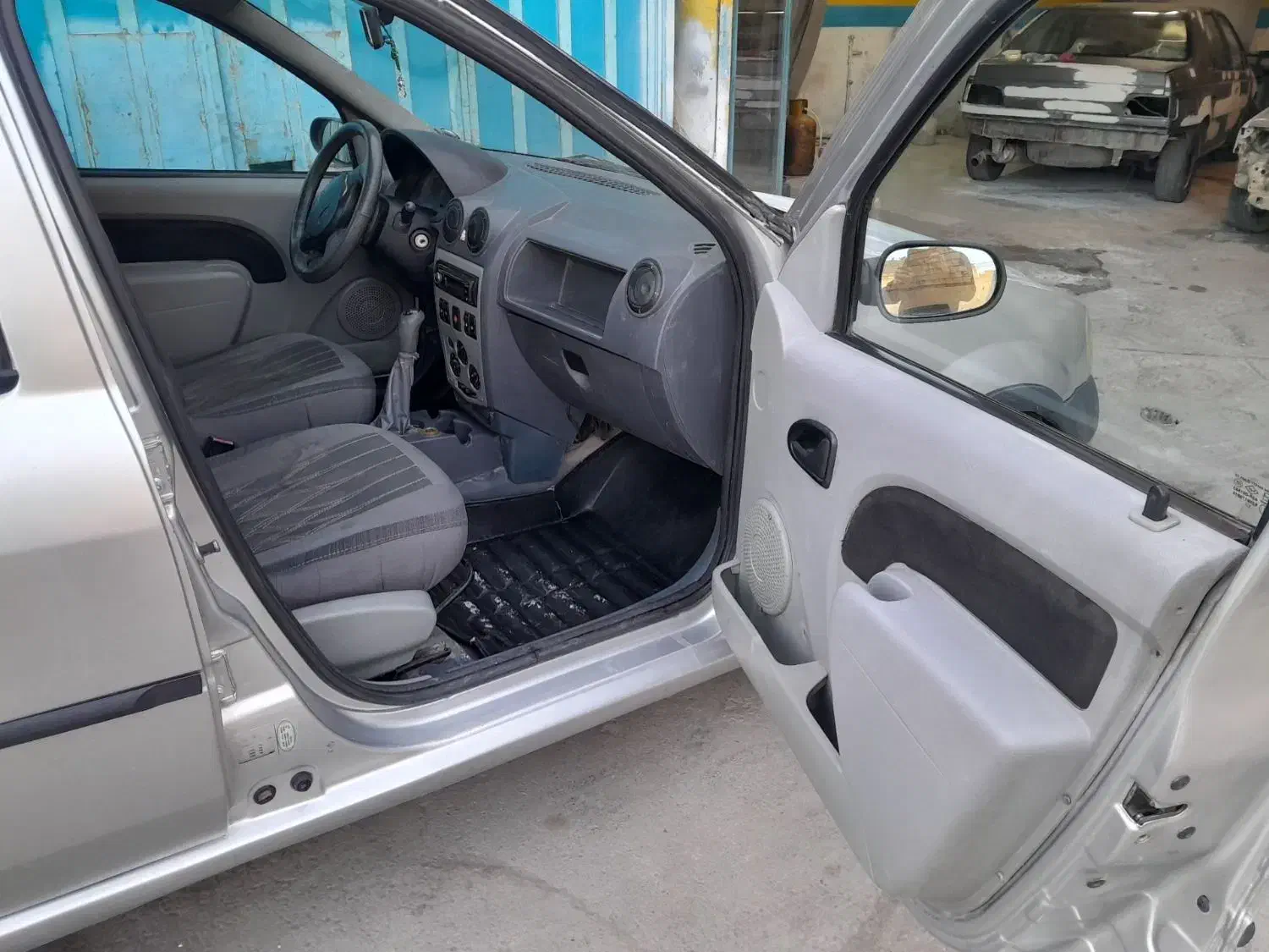 ل۹۰ نقره ای|خودرو سواری و وانت|اصفهان, بهارستان|دیوار