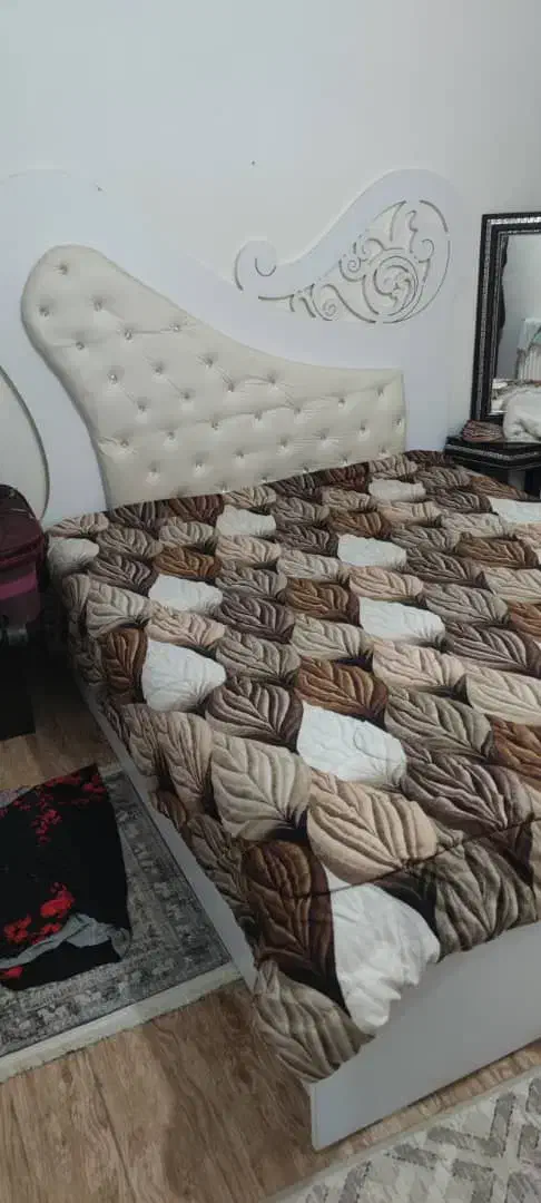 تخت دونفره کاملا سالم|تخت و سرویس خواب|فومن, |دیوار