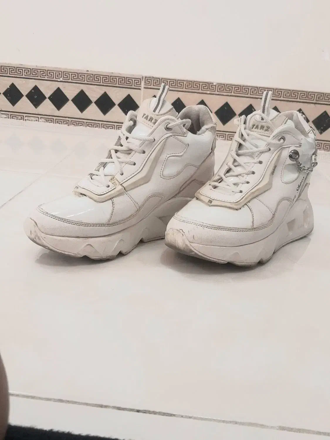 کفش|کیف، کفش، کمربند|بروجرد, |دیوار