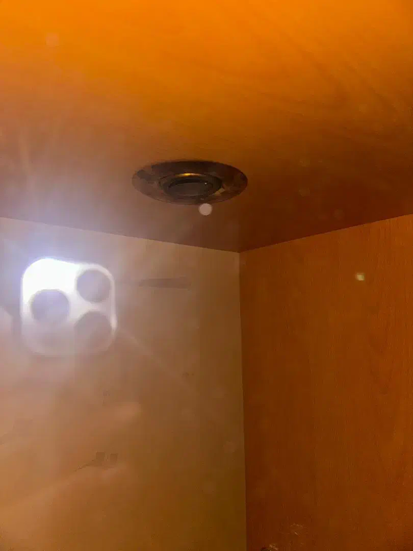 کمد ویترین گوشه‌ای MDF با درب شیشه‌ای|مبلمان خانگی و میز عسلی|شیراز, فرگاز|دیوار