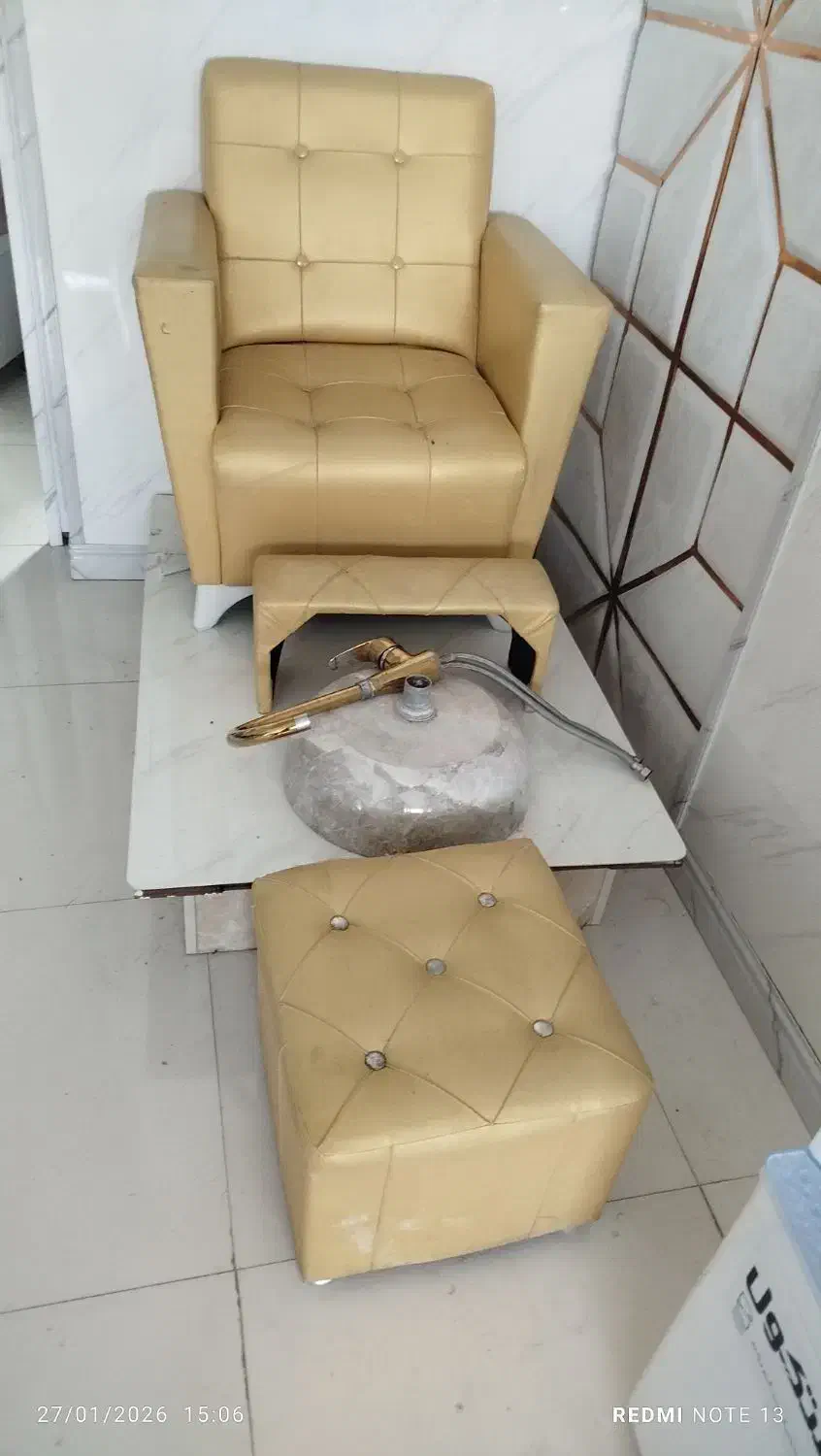 یک عدد صندلی پدیکور|آرایشگاه و سالن‌های زیبایی|قم, حنیف نژاد|دیوار