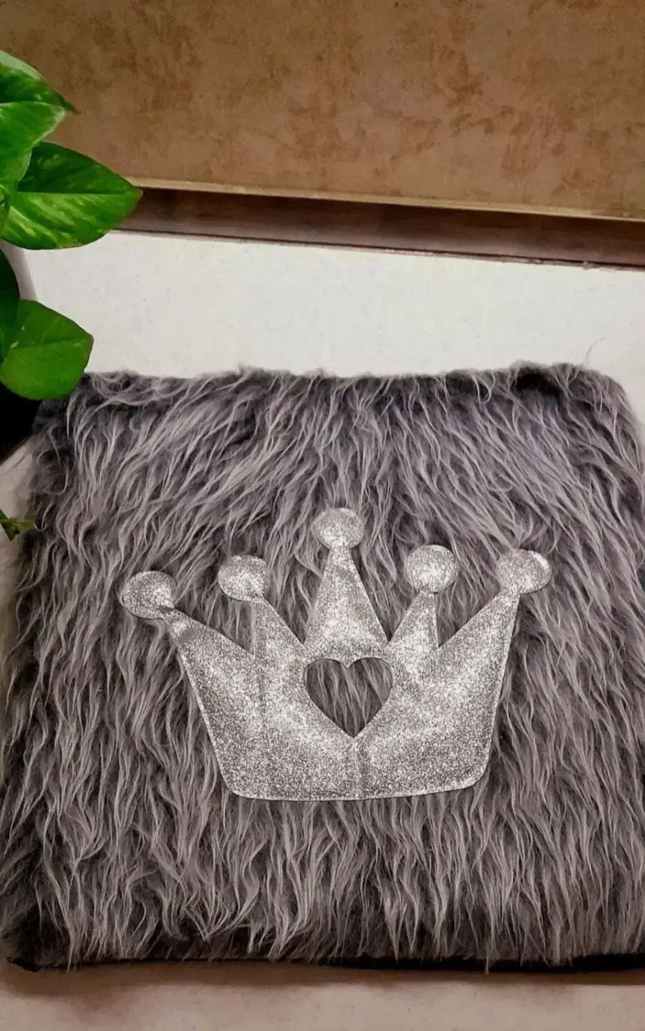 کوسن خزدار نقره ای|مبلمان خانگی و میز عسلی|سبزوار, همت|دیوار