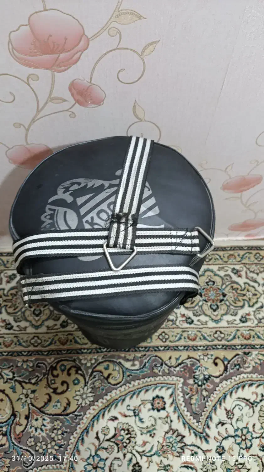 یه عدد کیسه بکس سالم در حد نو و دو جفت دستکش بکس|تجهیزات ورزشی|مشهد, چهارچشمه|دیوار