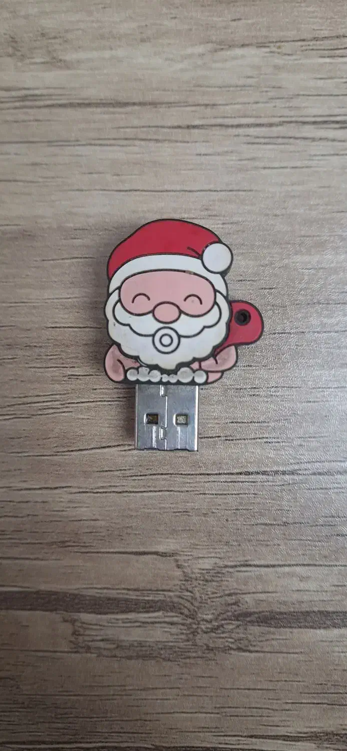 فلش 4 گیگابایت در حد نو|لوازم جانبی موبایل و تبلت|اصفهان, کوی میلاد|دیوار