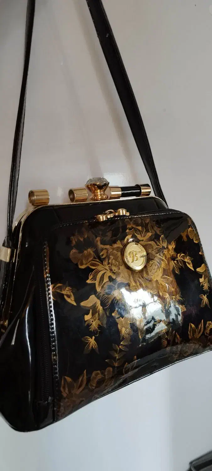 ۳ عدد کیف و مجسمه|کیف، کفش، کمربند|چابهار, |دیوار