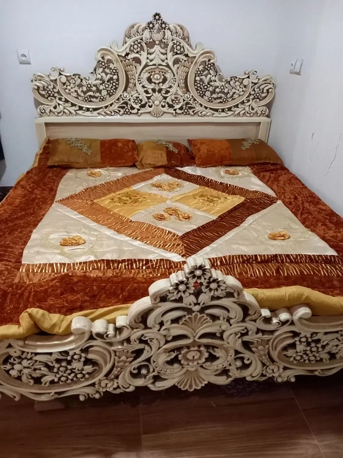 سرویس تخت خواب سلطنتی|تخت و سرویس خواب|مبارکه, |دیوار