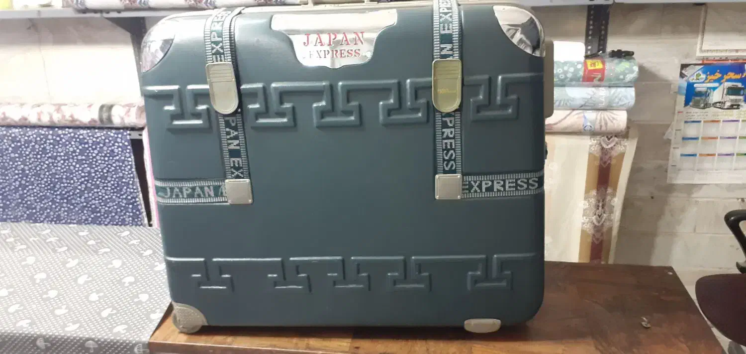 چمدان بزرگ ژاپنی|کیف، کفش، کمربند|مشکین‌دشت, |دیوار