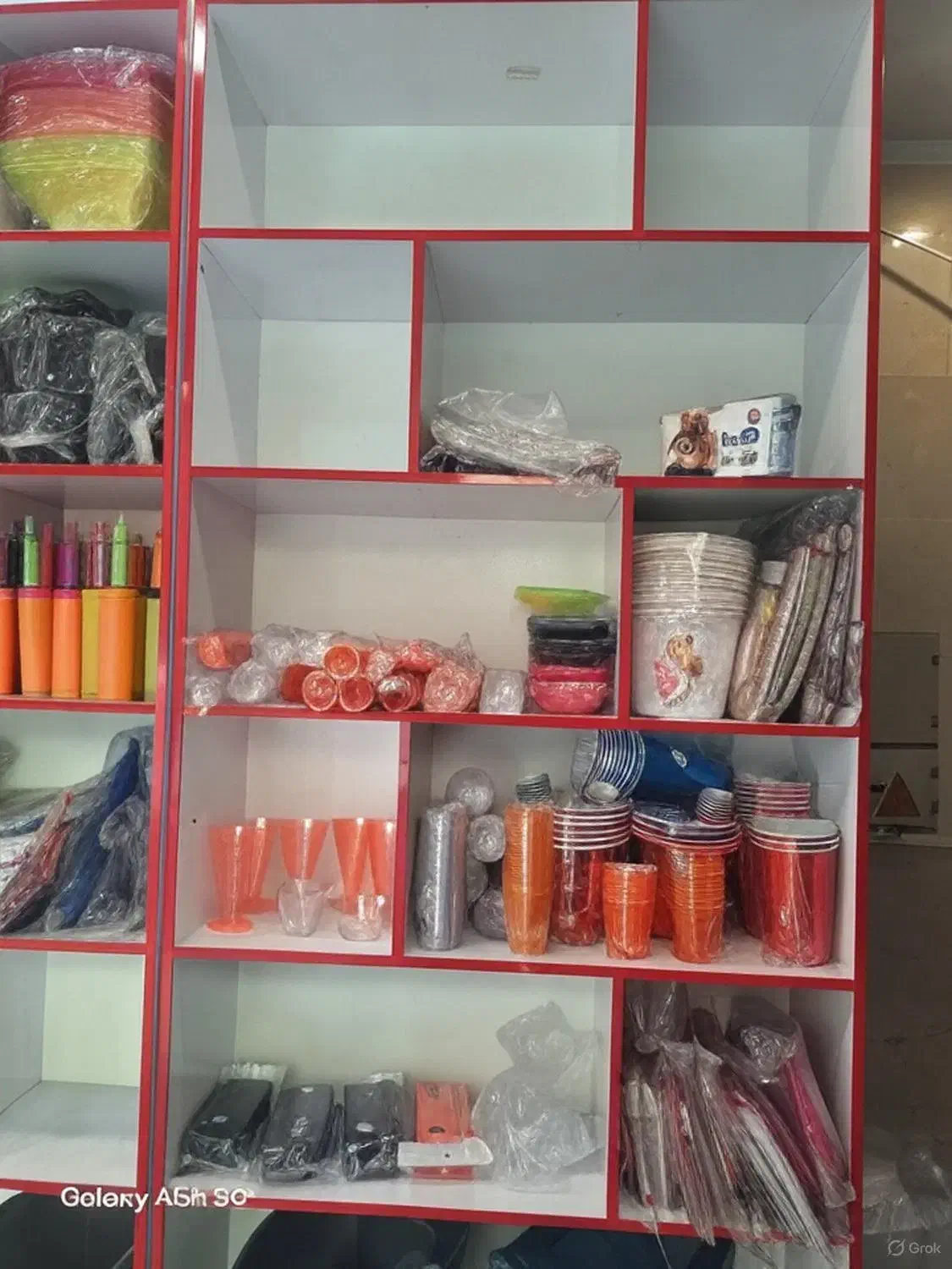 حراج وسایل تولد و لوازم یکبار مصرف همراه با قفسه|ظروف نگهدارنده، پلاستیکی، یک‌بارمصرف|تهران, حشمتیه|دیوار