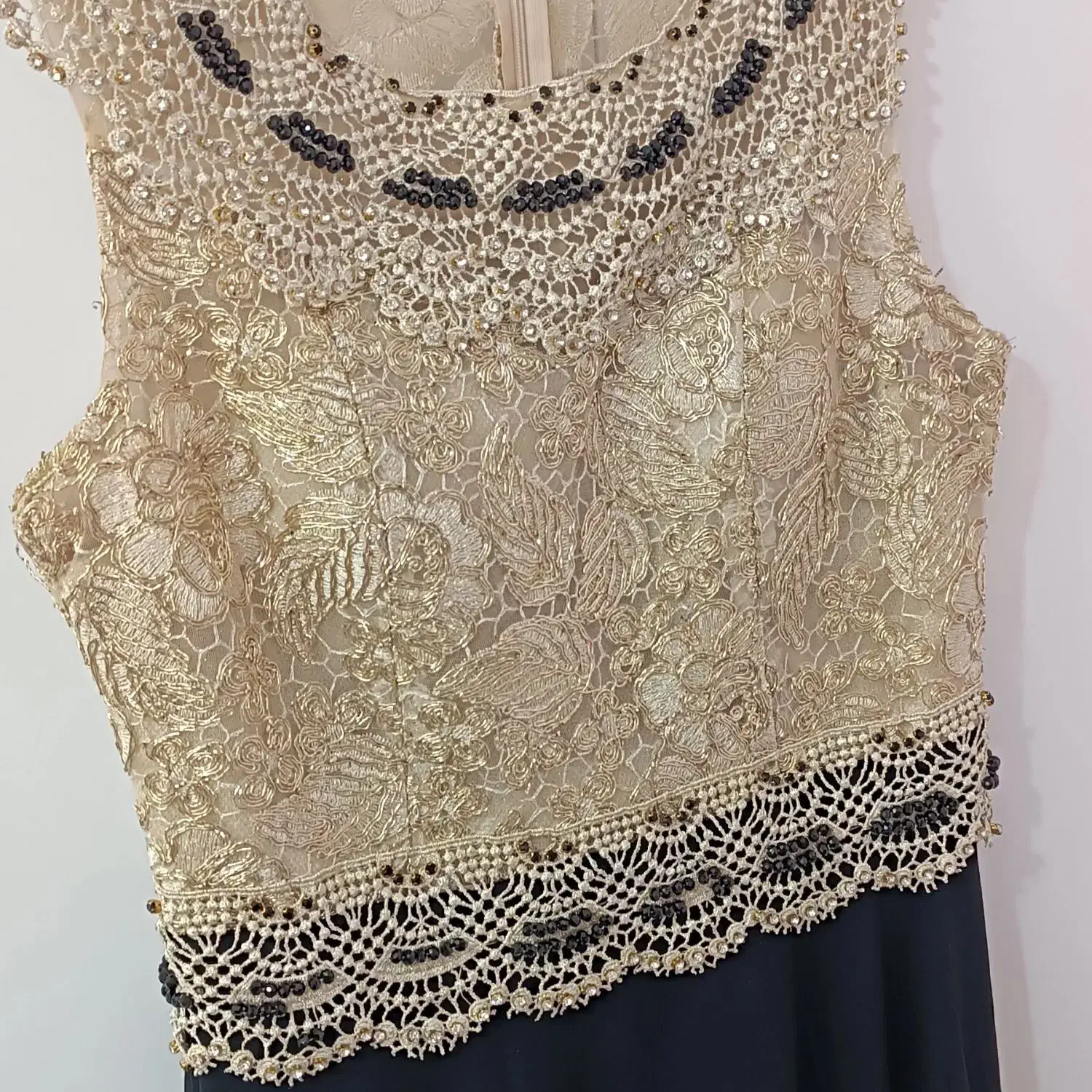 لباس مجلسی|لباس|فولادشهر, مسکن مهر فولادشهر|دیوار