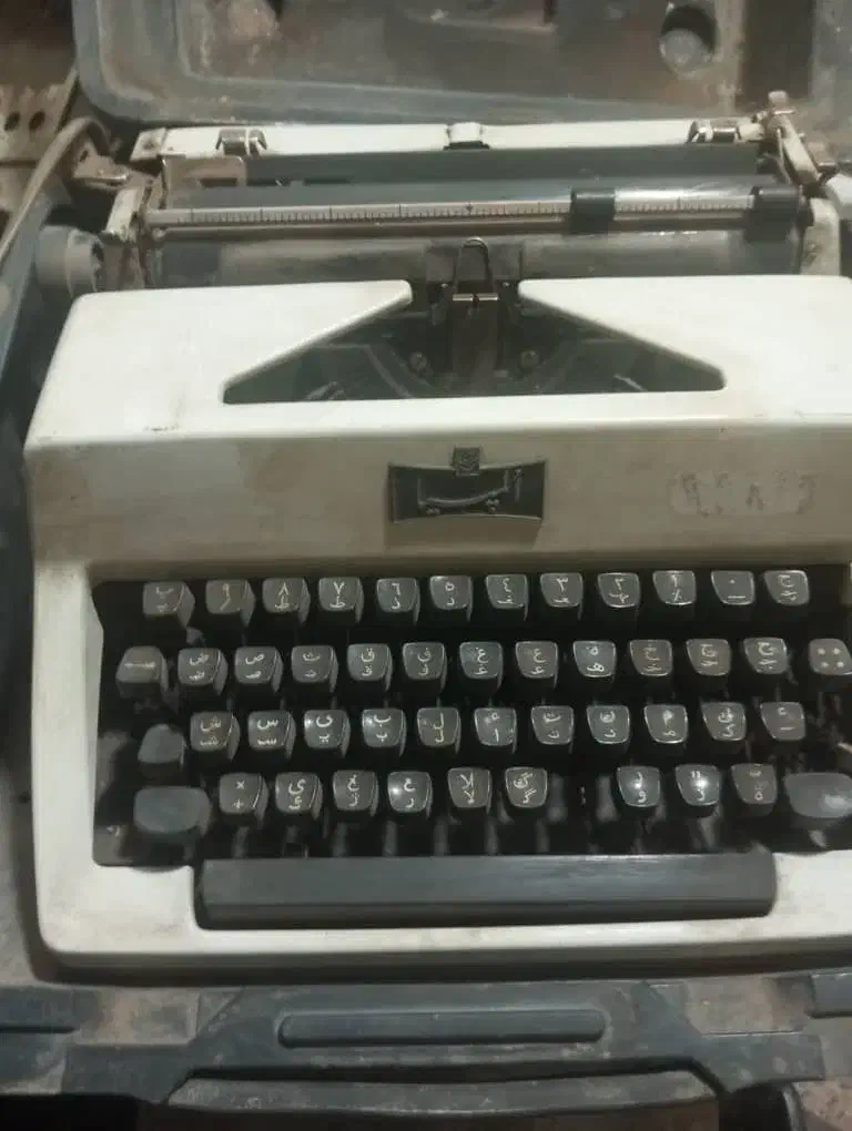 ماشین تحریر|کلکسیون اشیاء عتیقه|مشهد, انقلاب|دیوار