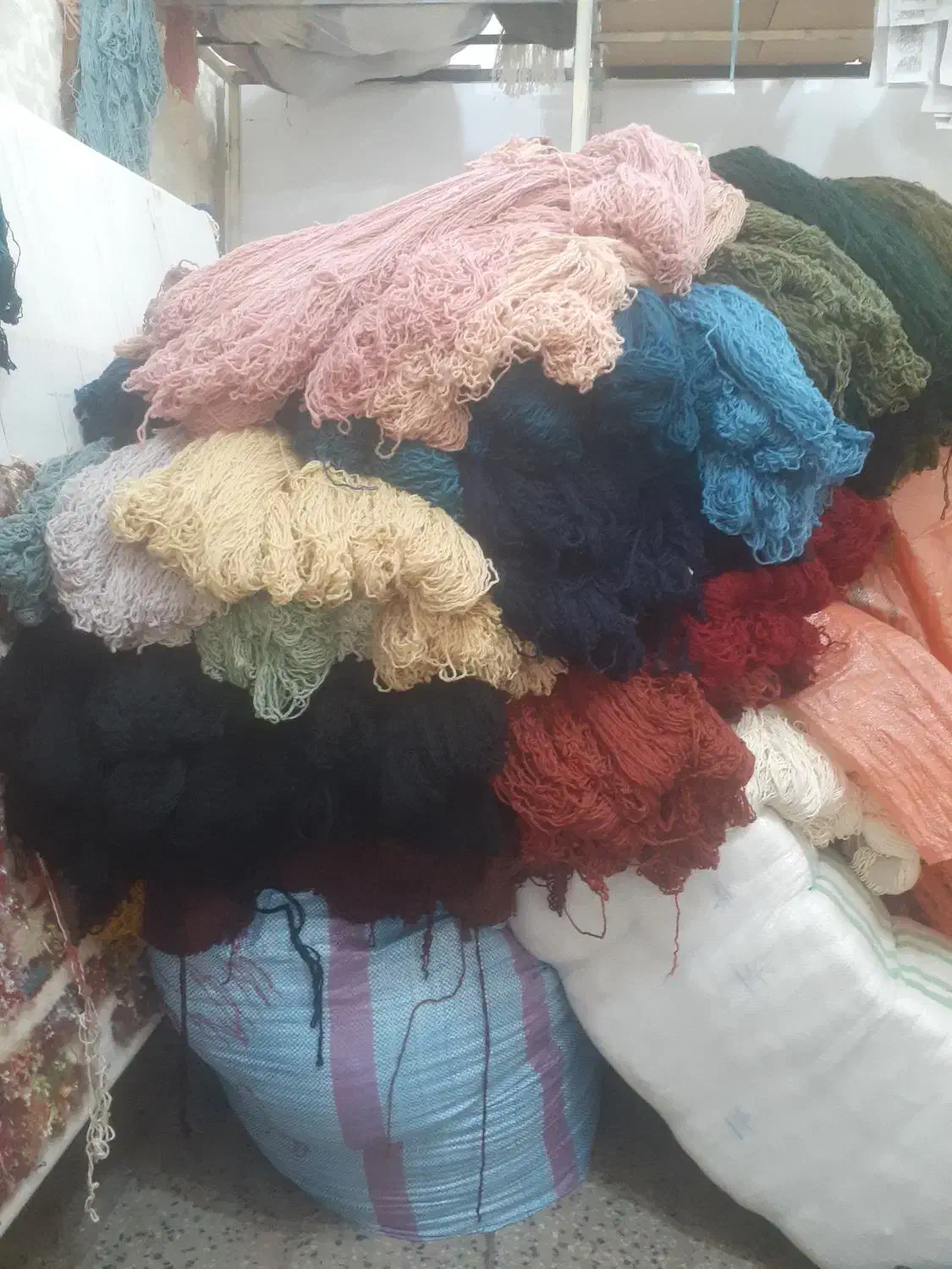 نمایشگاه فروش مصالح انواع فرش دستباف|فرش|کرج, کمالشهر|دیوار