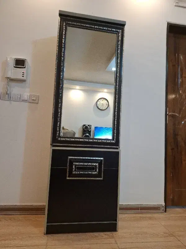 جاکفشی|جاکفشی، کمد، دراور|قرچک, باقرآباد|دیوار