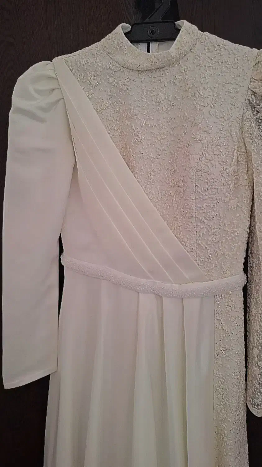 لباس عقد|لباس|مشهد, هنرور|دیوار