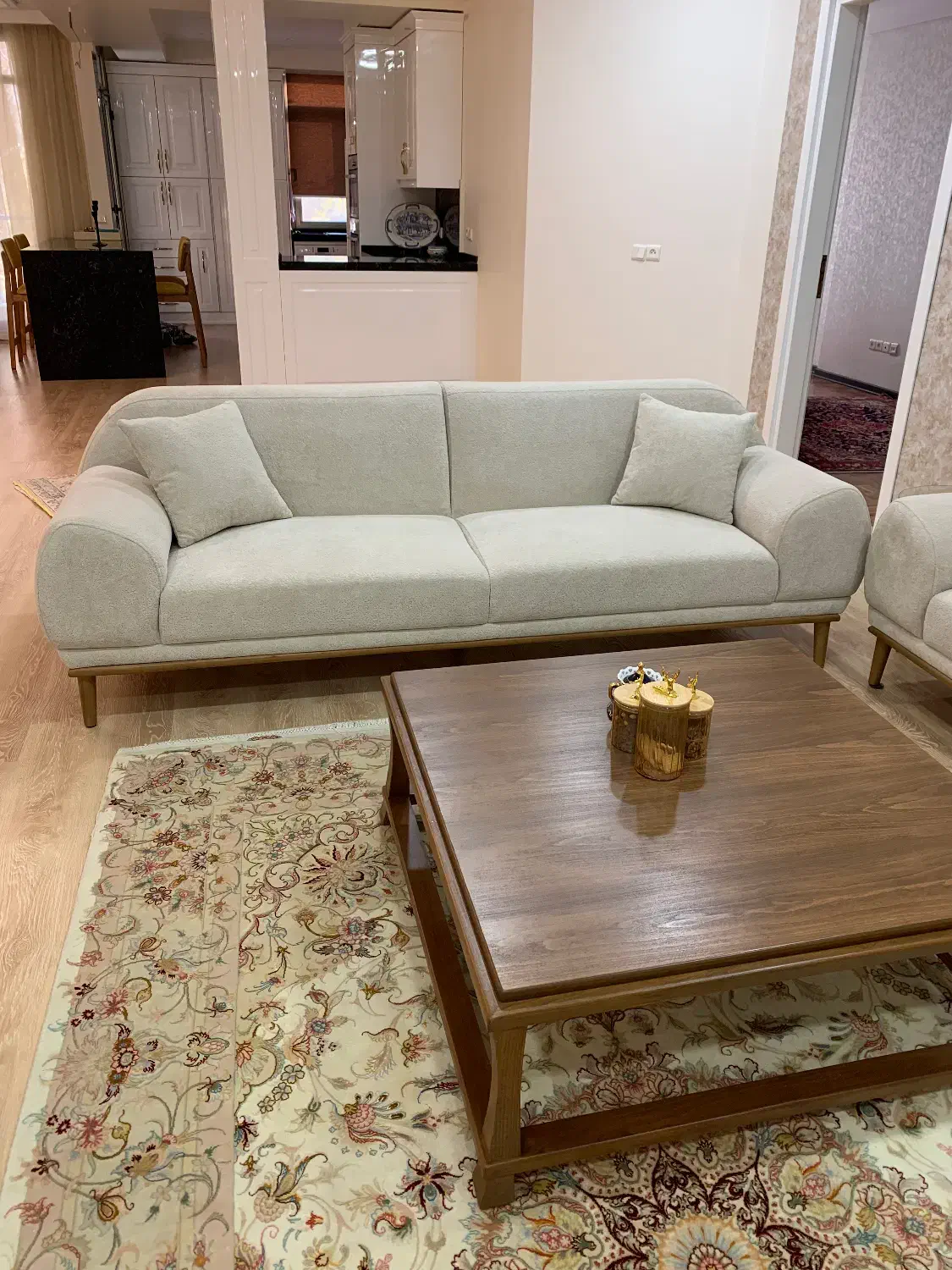 مبلمان ۷نفره پارچه ترک ولی راحت ۹ نفر نشیمن داره|مبلمان خانگی و میز عسلی|تهران, ولنجک|دیوار