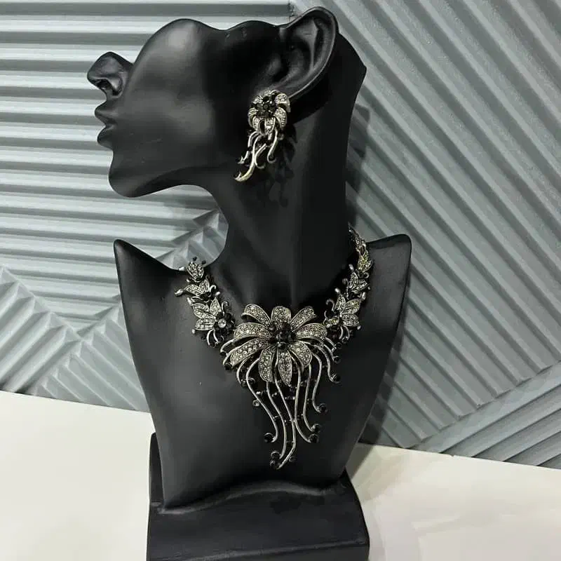 مانکن جواهرات پلیاستر|فروشگاه و مغازه|شیراز, شاه قلی بیگی|دیوار