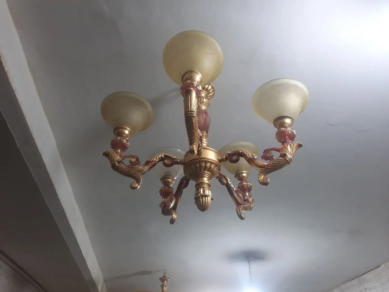 یک جفت لوستر|لوستر و چراغ آویز|مشهد, کوی ولیعصر|دیوار