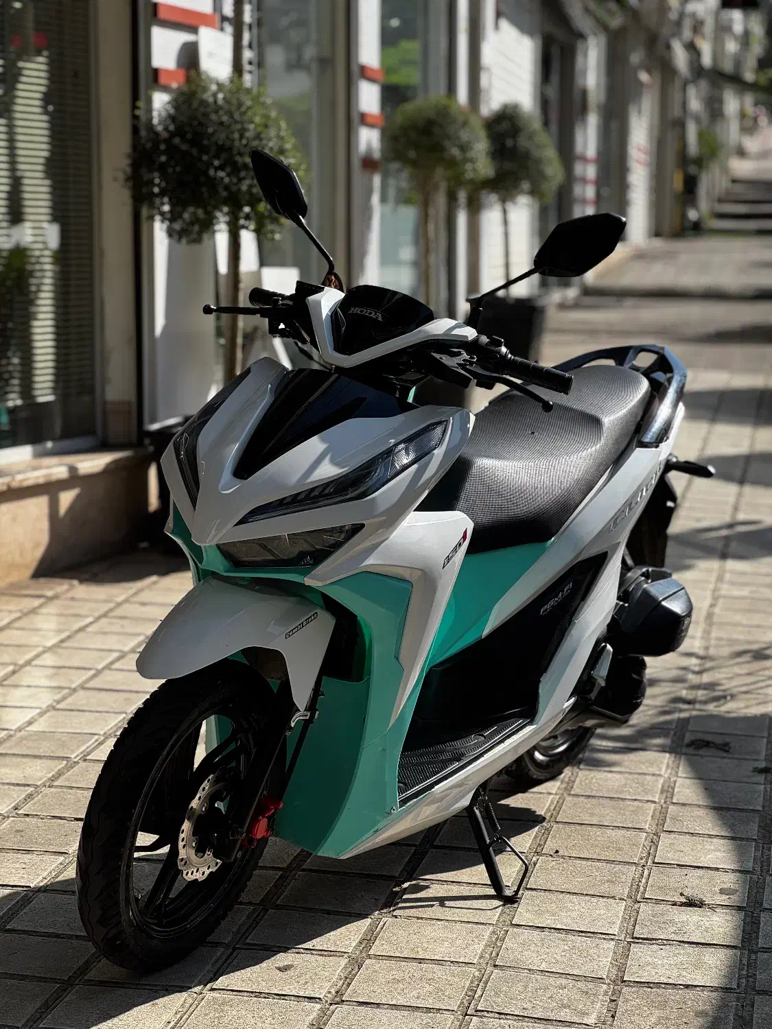 کلیک ۱۴۰۲ کم کار|موتورسیکلت|لاهیجان, شیشه گران|دیوار