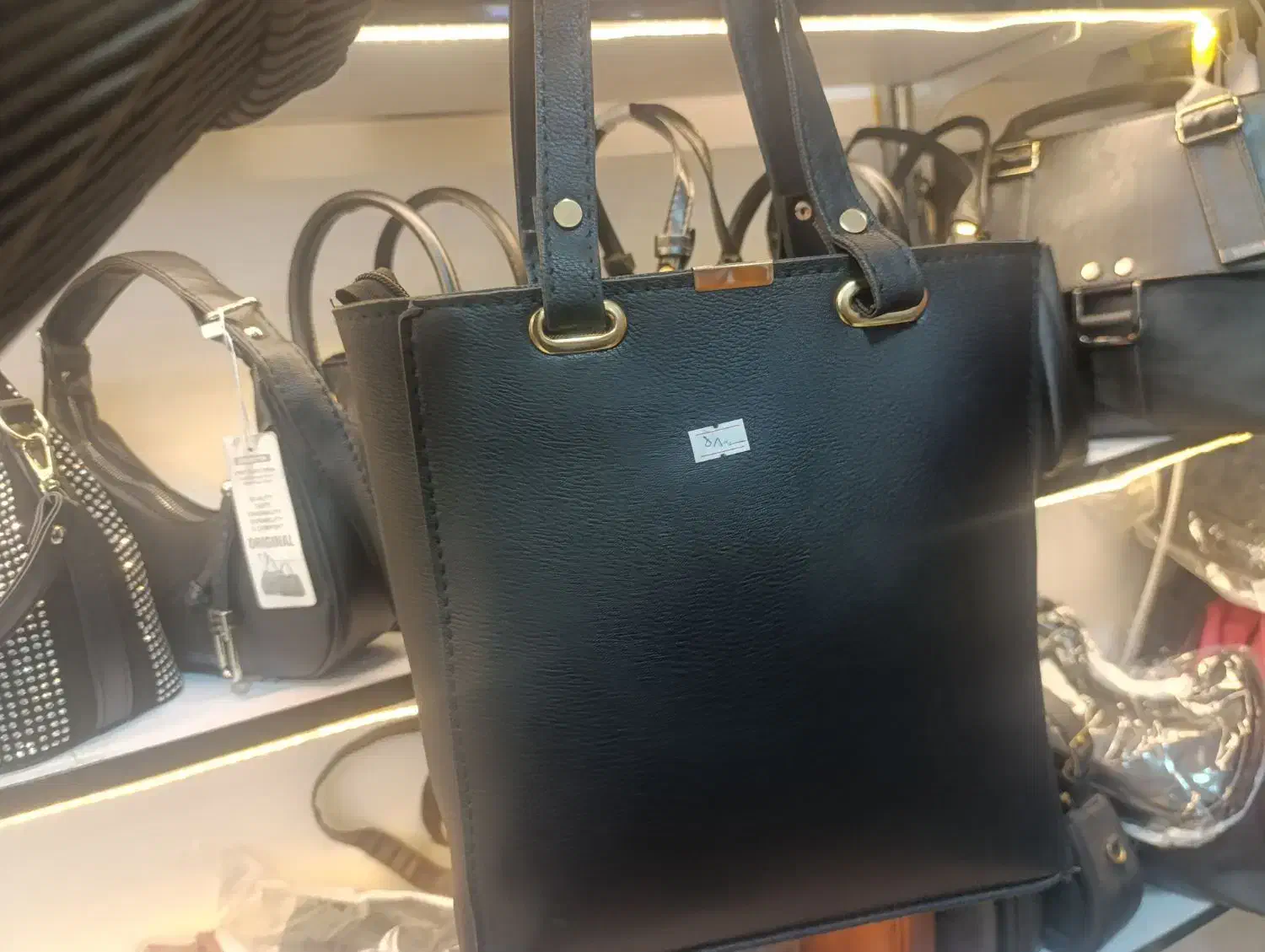 تنوع کیف در گالری رز|کیف، کفش، کمربند|آران و بیدگل, |دیوار