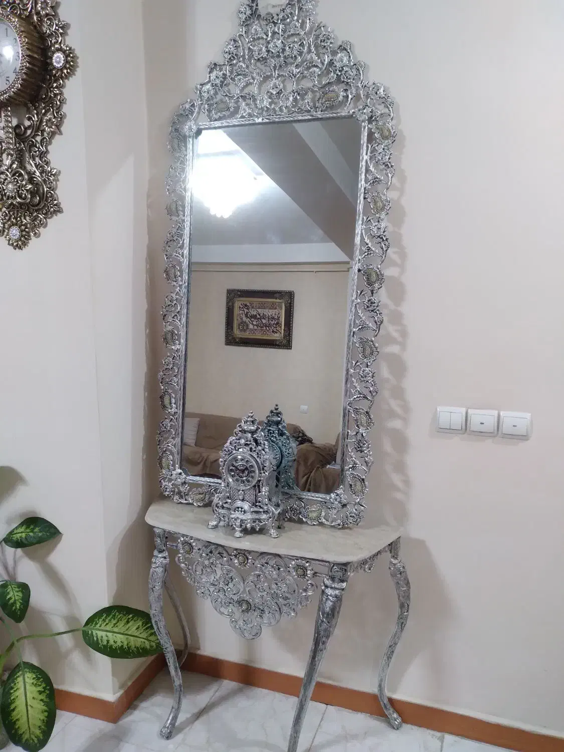 اینه درحدنو|آینه|مراغه, |دیوار