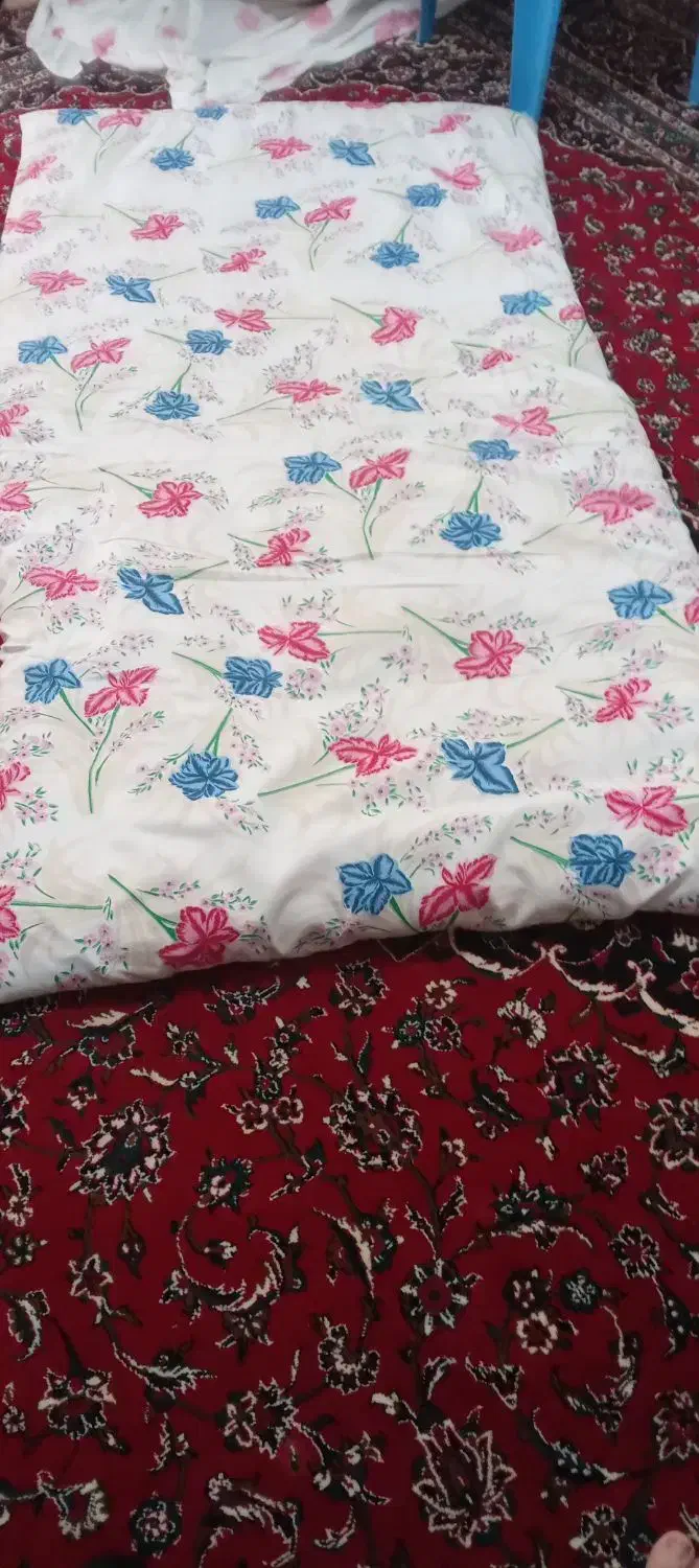 تشک لحاف دستتی بزرگ|رختخواب، بالش، پتو|قم, جمکران|دیوار