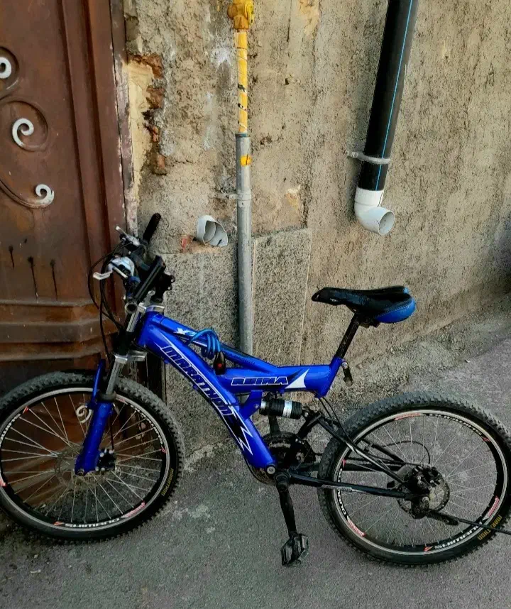 دوچرخه|دوچرخه، اسکیت، اسکوتر|شبستر, |دیوار