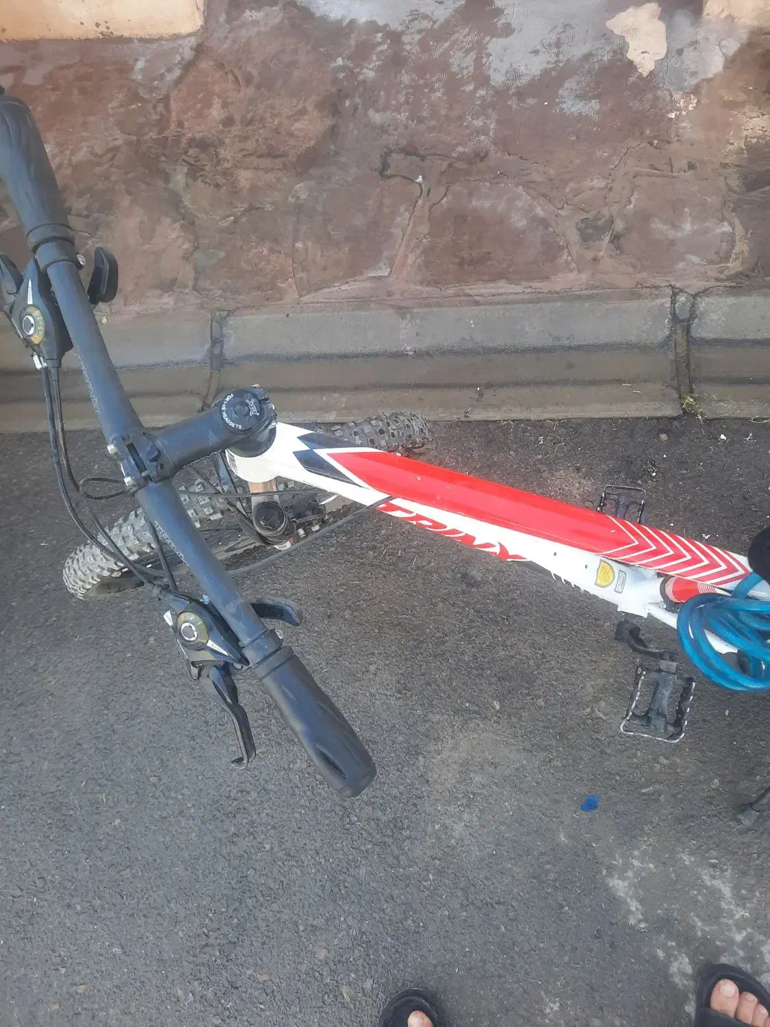 دوچرخه|دوچرخه، اسکیت، اسکوتر|بومهن, |دیوار