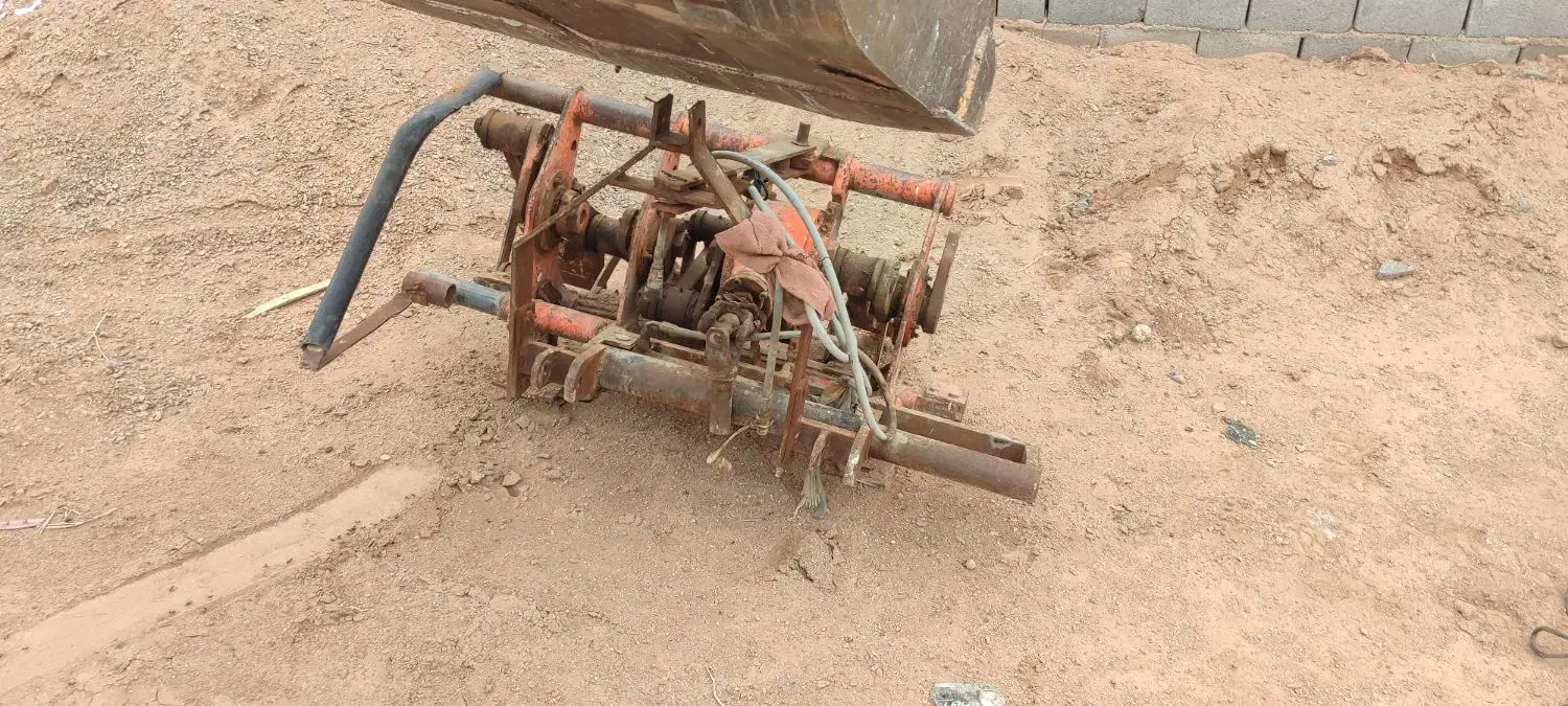 تراکتور گلدونی 950|خدمات باغبانی و درختکاری|مهریز, |دیوار