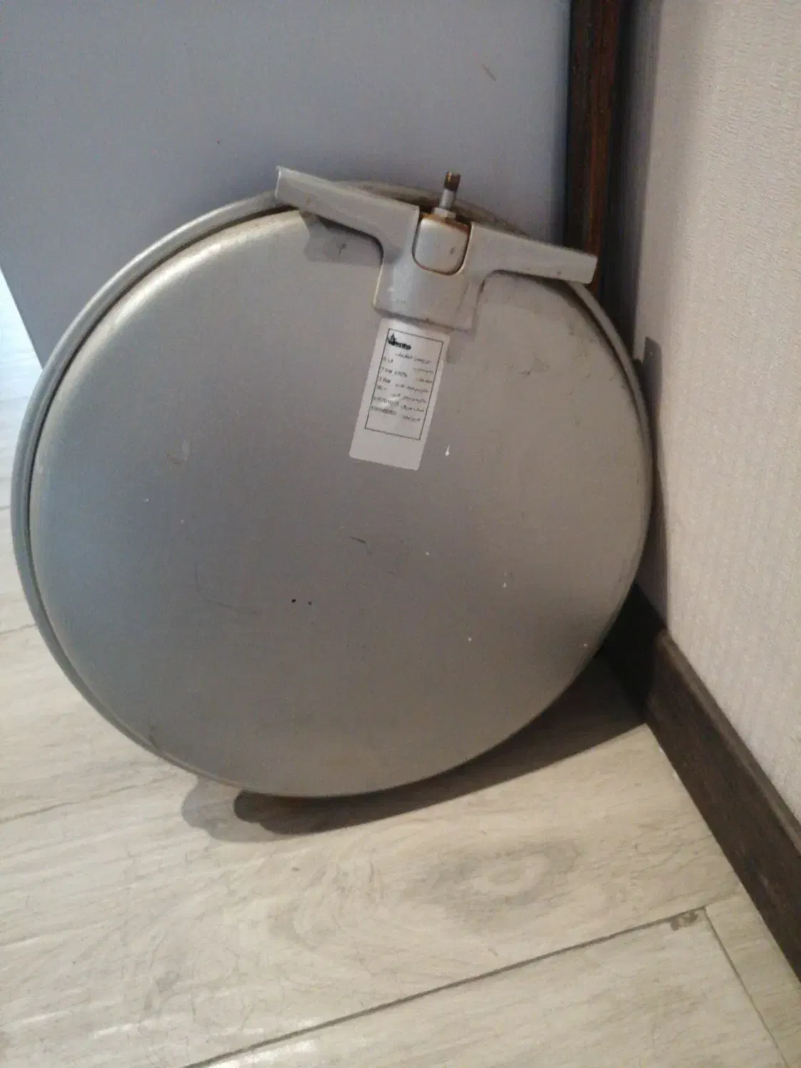 مخزن رادیاتور|آبگرمکن، پکیج، شوفاژ|تهران, نیروی دریایی|دیوار