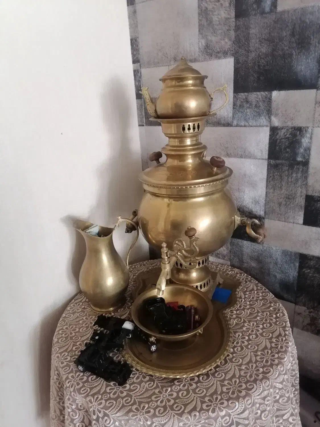 سماور برنجی با مهر حک روس|کلکسیون اشیاء عتیقه|قزوین, |دیوار