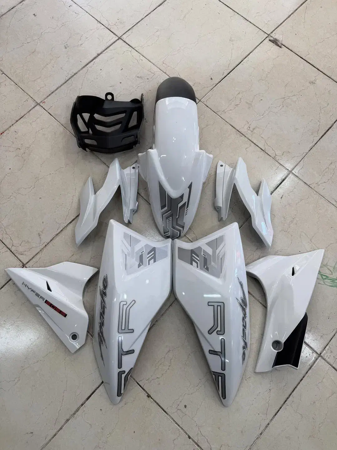 ست آپاچی نیوفیس۱۸۰(فروشگاه لوازم موتور)گلگیرباک|قطعات یدکی و لوازم جانبی|تهران, گمرک|دیوار