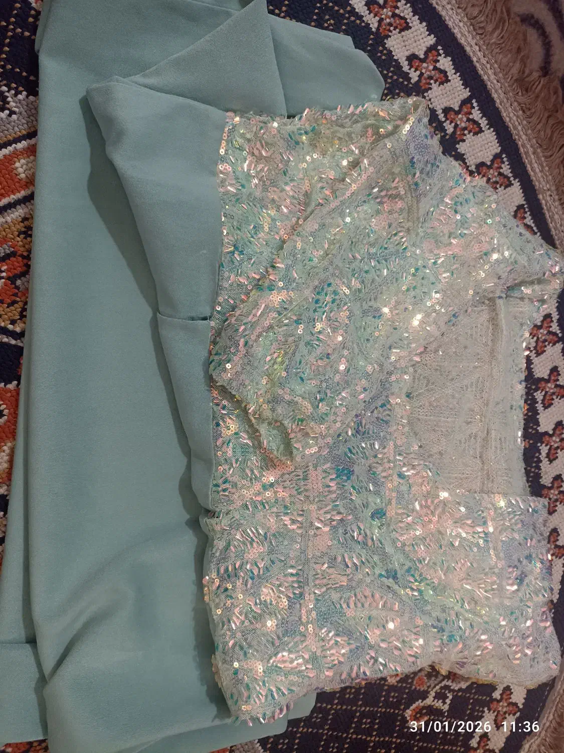 پیراهن نو|لباس|میناب, |دیوار