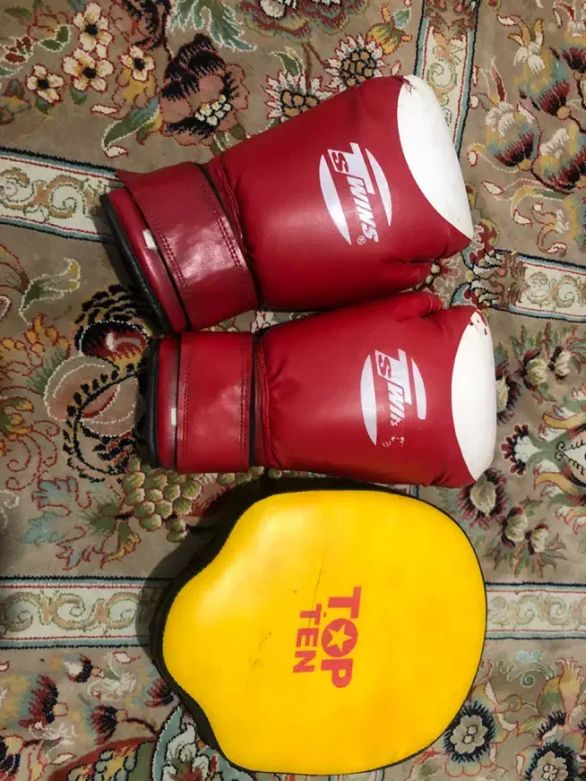 دستکش بوکس|تجهیزات ورزشی|قم, امامزاده ابراهیم|دیوار