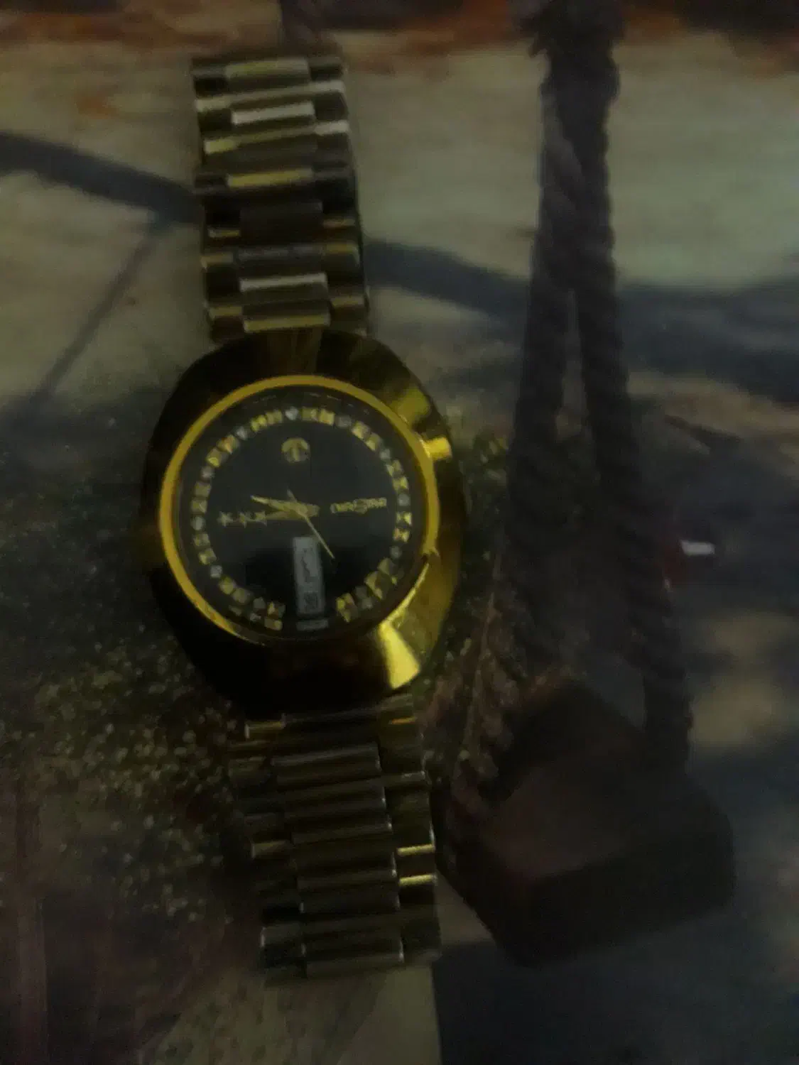 ساعت را دو سالم|ساعت|بروجن, |دیوار