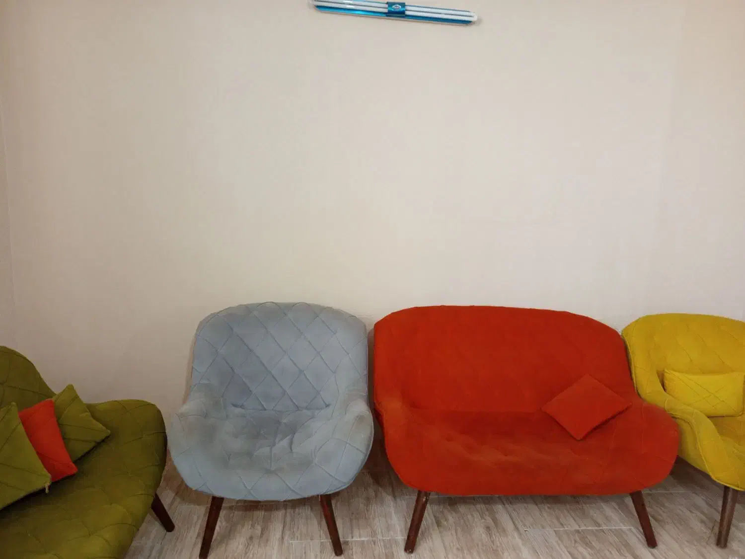 مبل 7 نفره راحتی و کاملا سالم|مبلمان خانگی و میز عسلی|گلبهار, شهر جدید گلبهار|دیوار