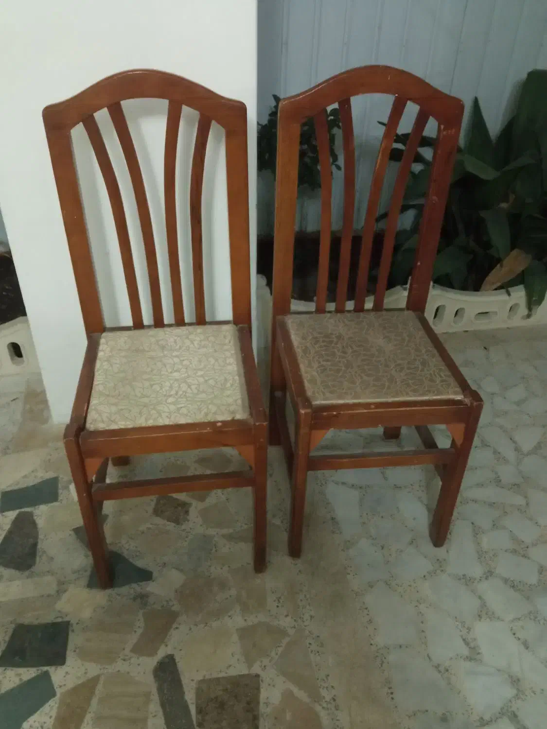 دوعددصندلی چوبی ومحکم|صندلی و نیمکت|بندر انزلی, معلم|دیوار