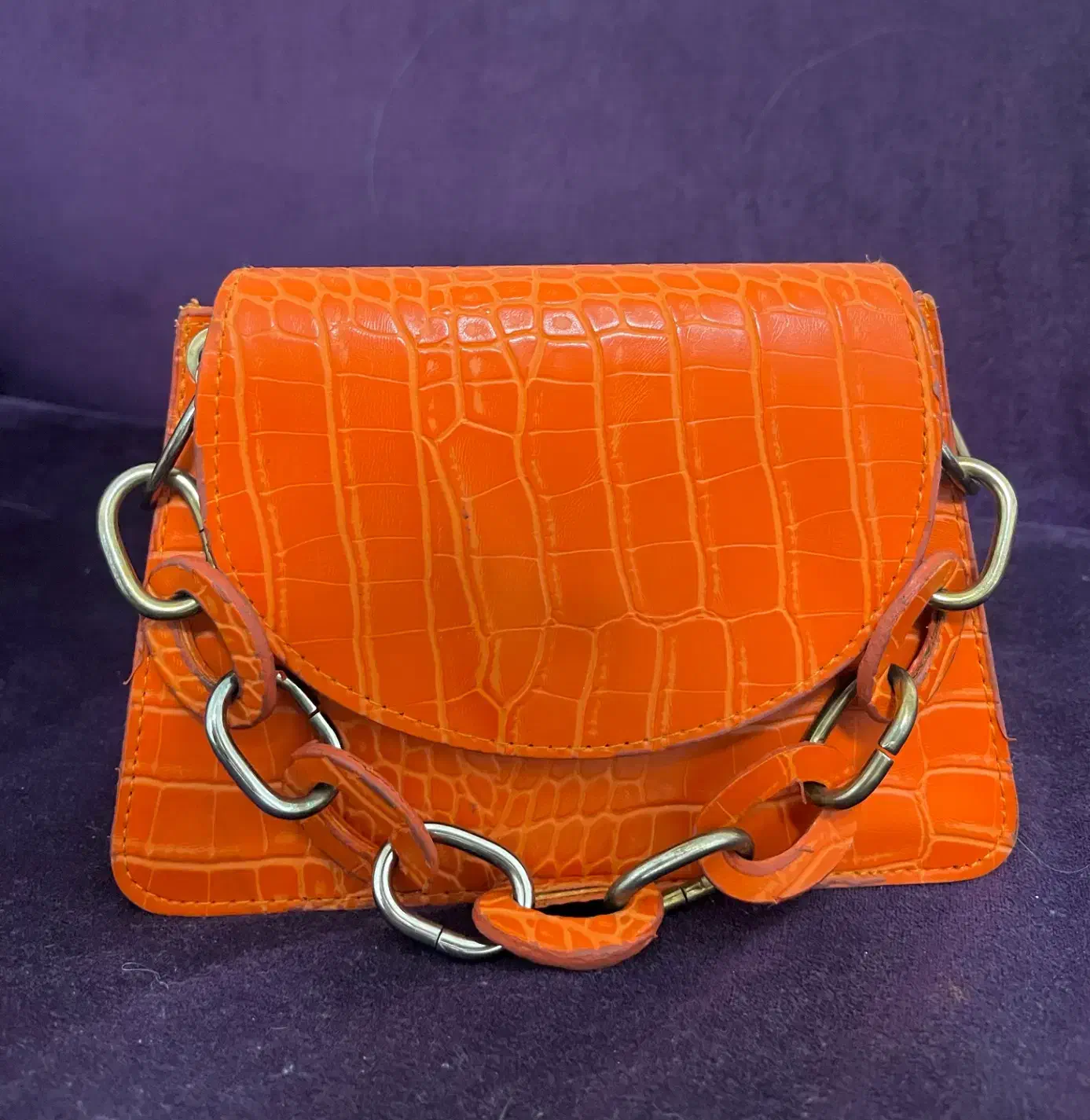 کیف نارنجی|کیف، کفش، کمربند|صدرا-فارس, فاز ۱|دیوار