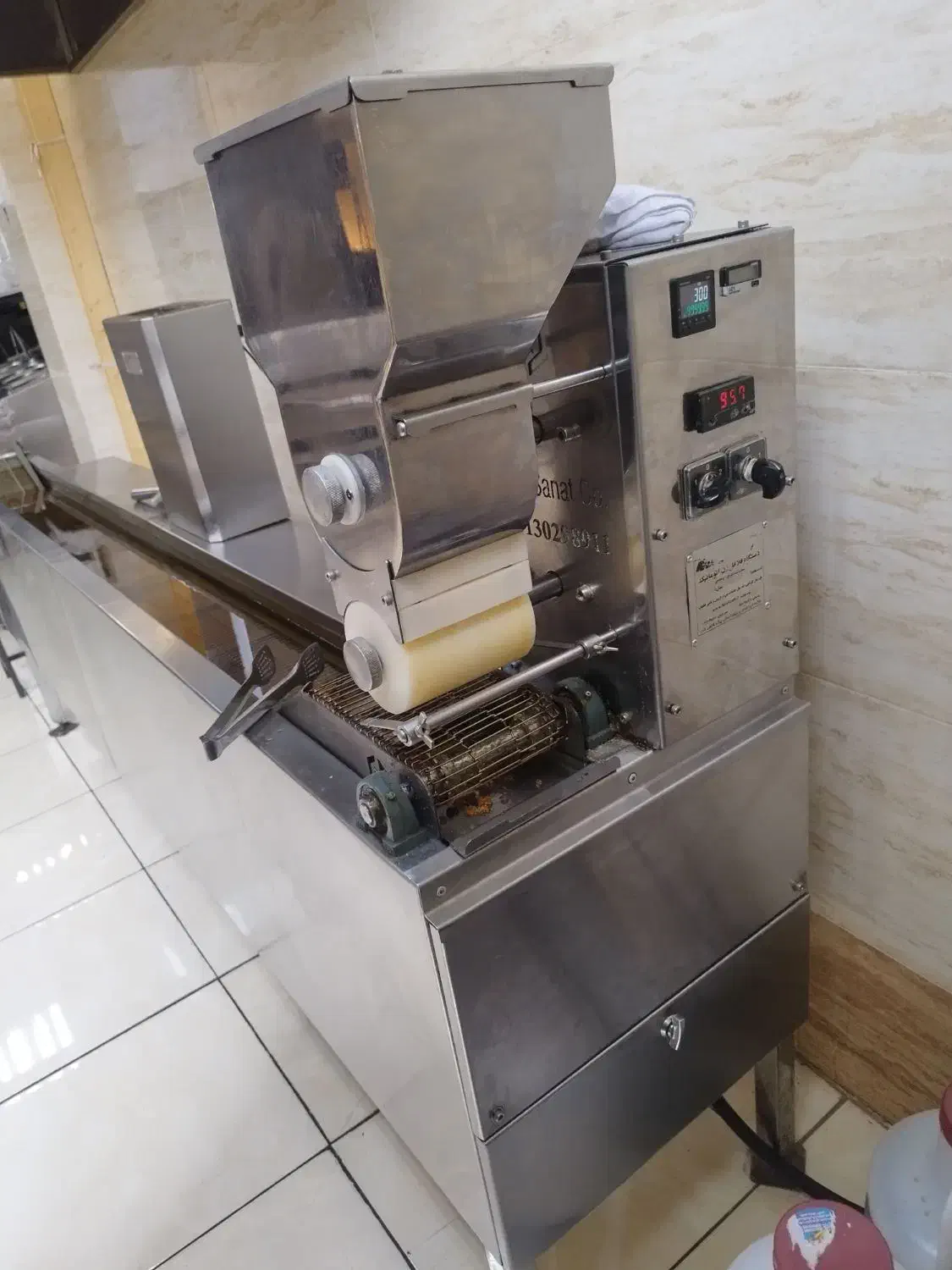 دستگاه فلافل زن،سرخکن،ترازو،برگر زن،سلفون کش|کافی‌شاپ و رستوران|رشت, سعدی (تختی)|دیوار