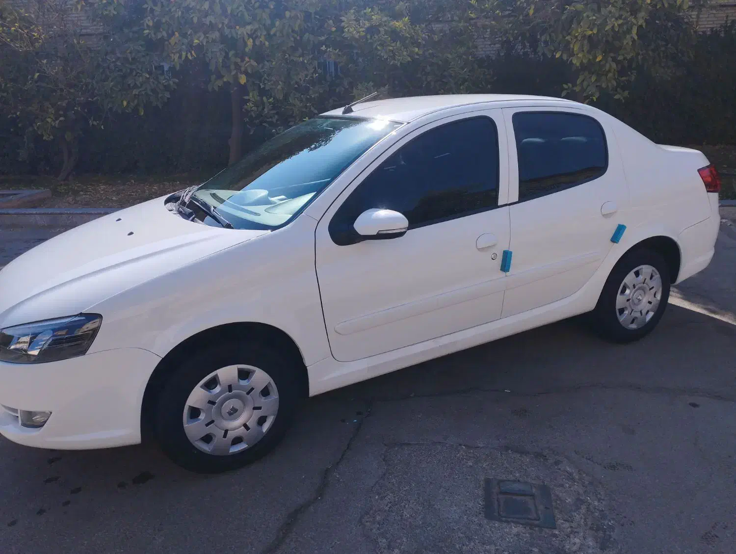 رانا پلاس ارتقا یافته 1402/11|خودرو سواری و وانت|شیراز, باغ تخت|دیوار