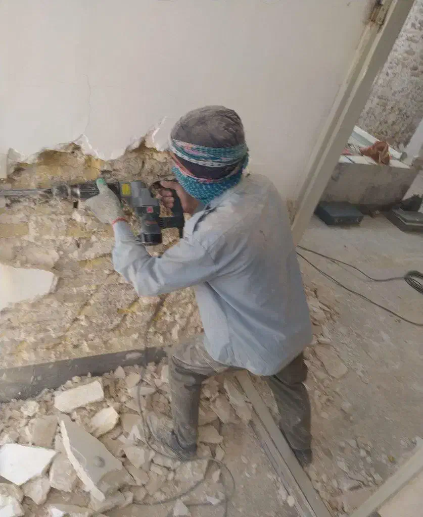 تخریب با انواع پیکور|خدمات پیشه و مهارت|شیراز, رازی|دیوار