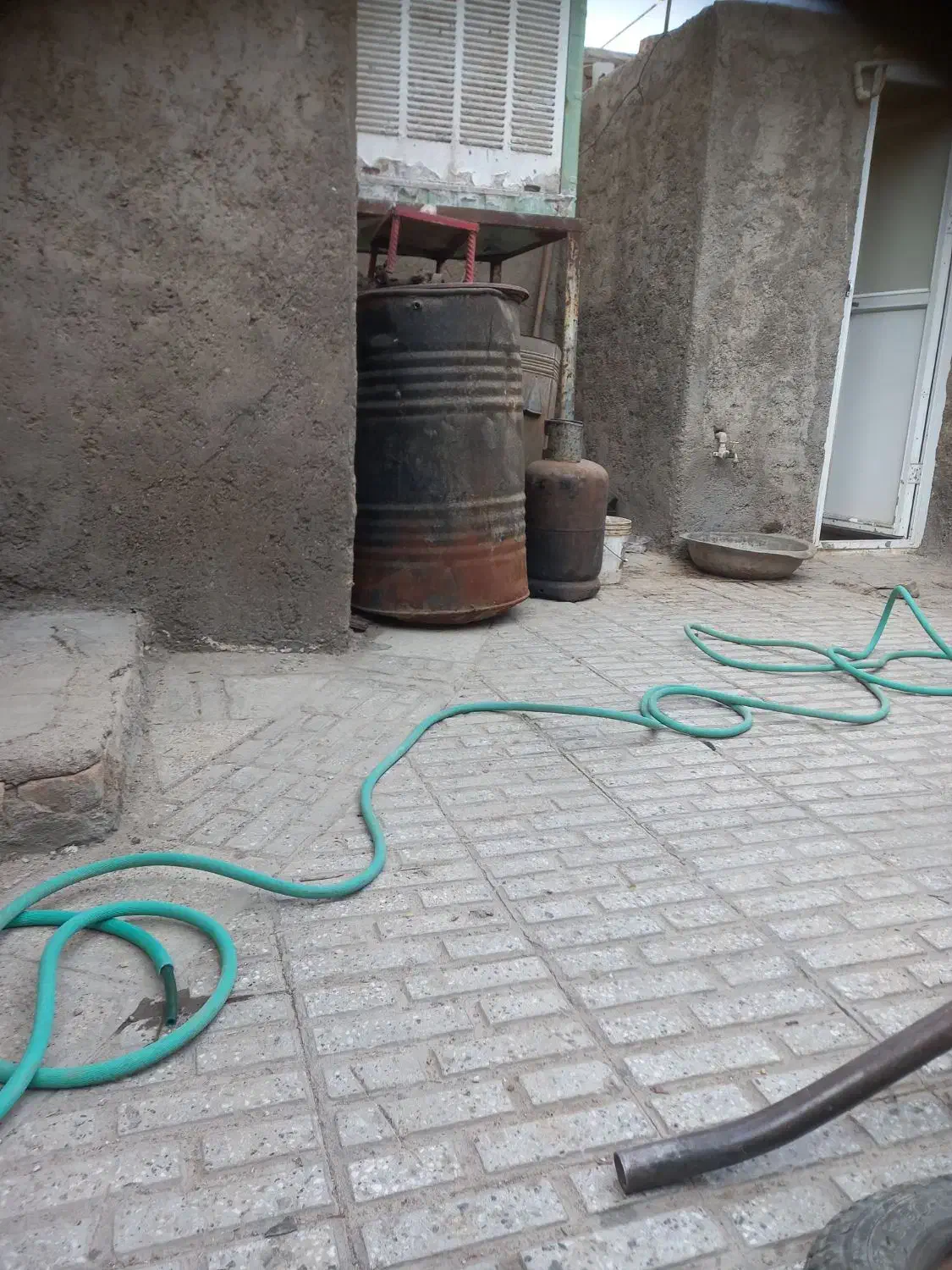 سلام یک عدد بشکه قیر تمیز و مرتب|مصالح و تجهیزات ساختمان|خواف, |دیوار