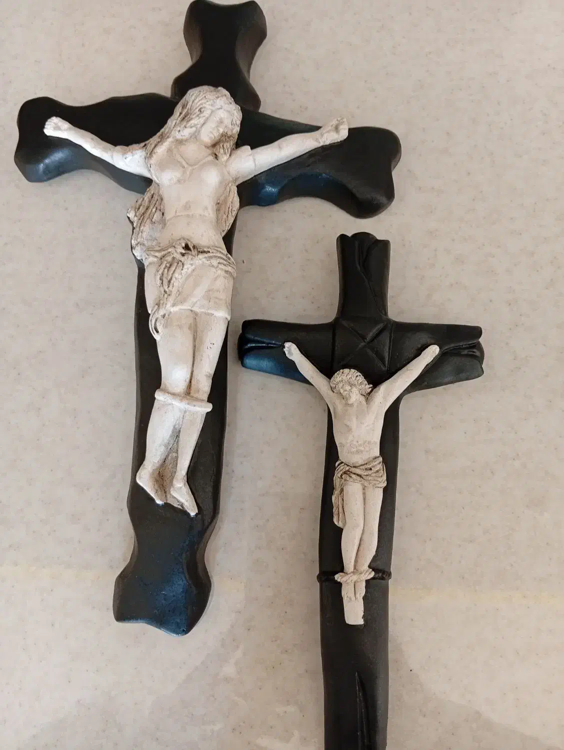 صلیب|مجسمه، تندیس، ماکت|گلبهار, شهر جدید گلبهار|دیوار